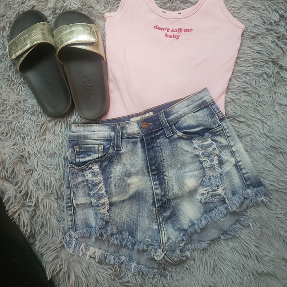 SHORTS | Hiwaisted Distressed Denim Shorts! - Picture 7 of 7